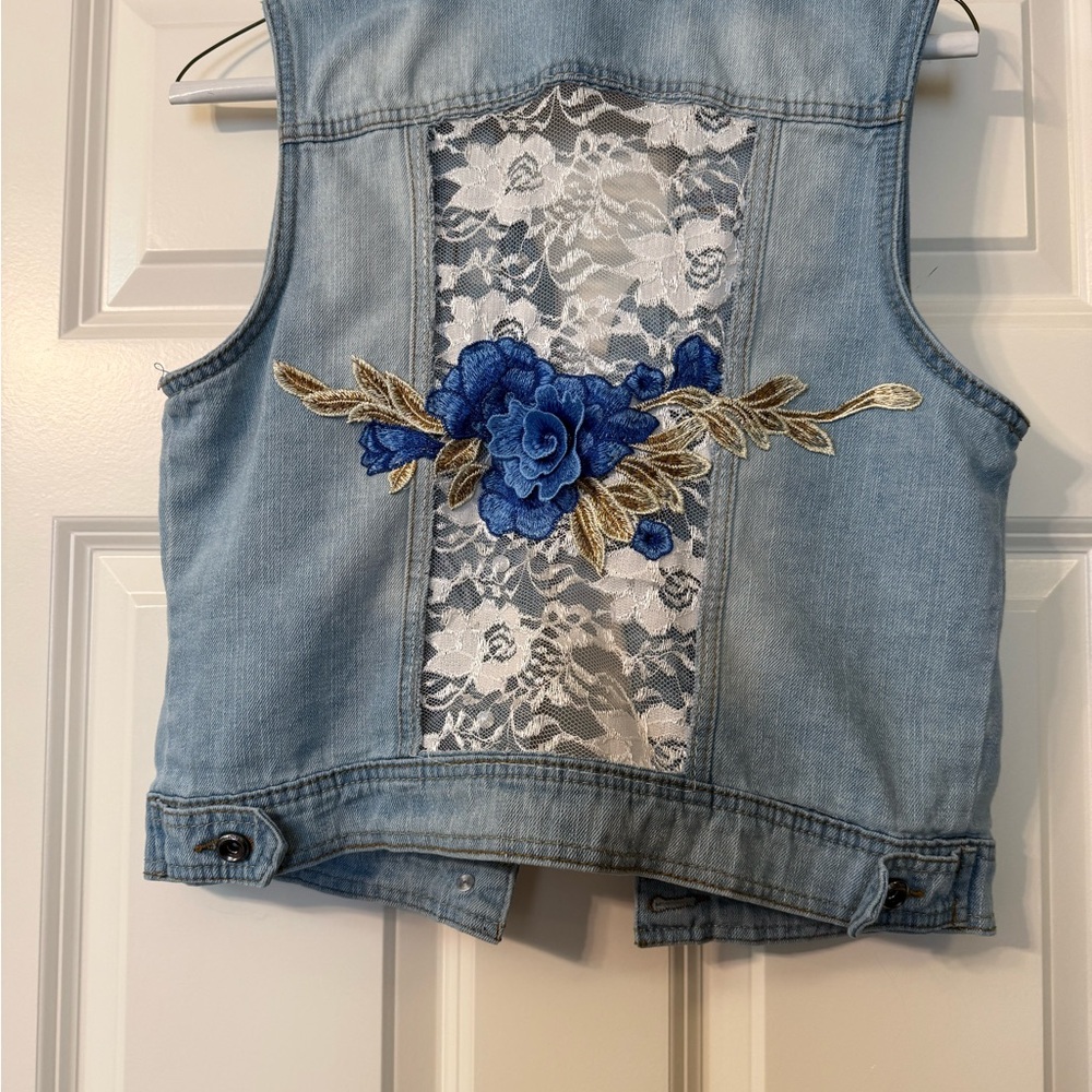 Ci Sono Light Blue Denim Vest with Floral Embroidery - Picture 2 of 5